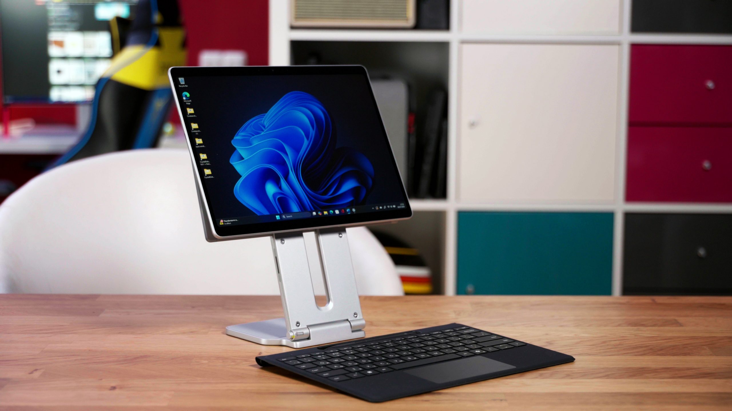 Kensington Elevated Stand for Surface — идеальный спутник для Surface Pro